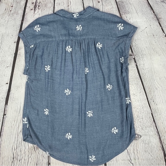 LUCKY BRAND women’s blue soft short sleeve shirt with floral embroidery, size M - Picture 9 of 15